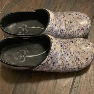 Nursing clogs